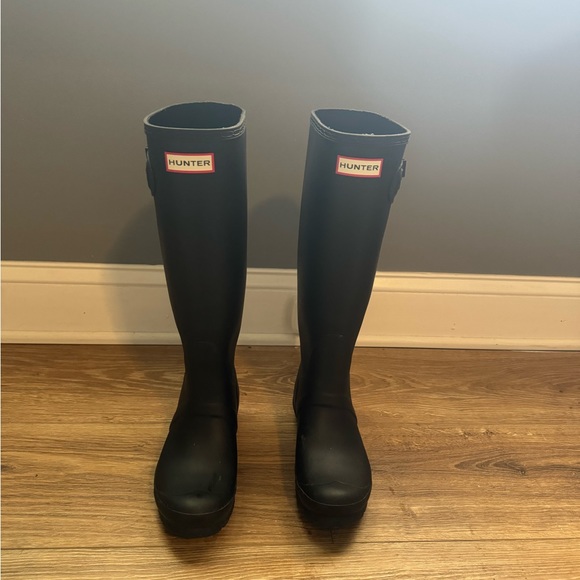 Women’s Hunter Tall Matte Black Rain Boots Size 6 runs big (fits size 7.5) - Picture 1 of 7